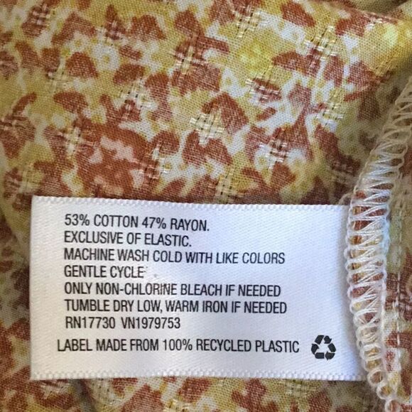 NWOT peasant style top in large by UNIVERSAL THREADS - Picture 12 of 12